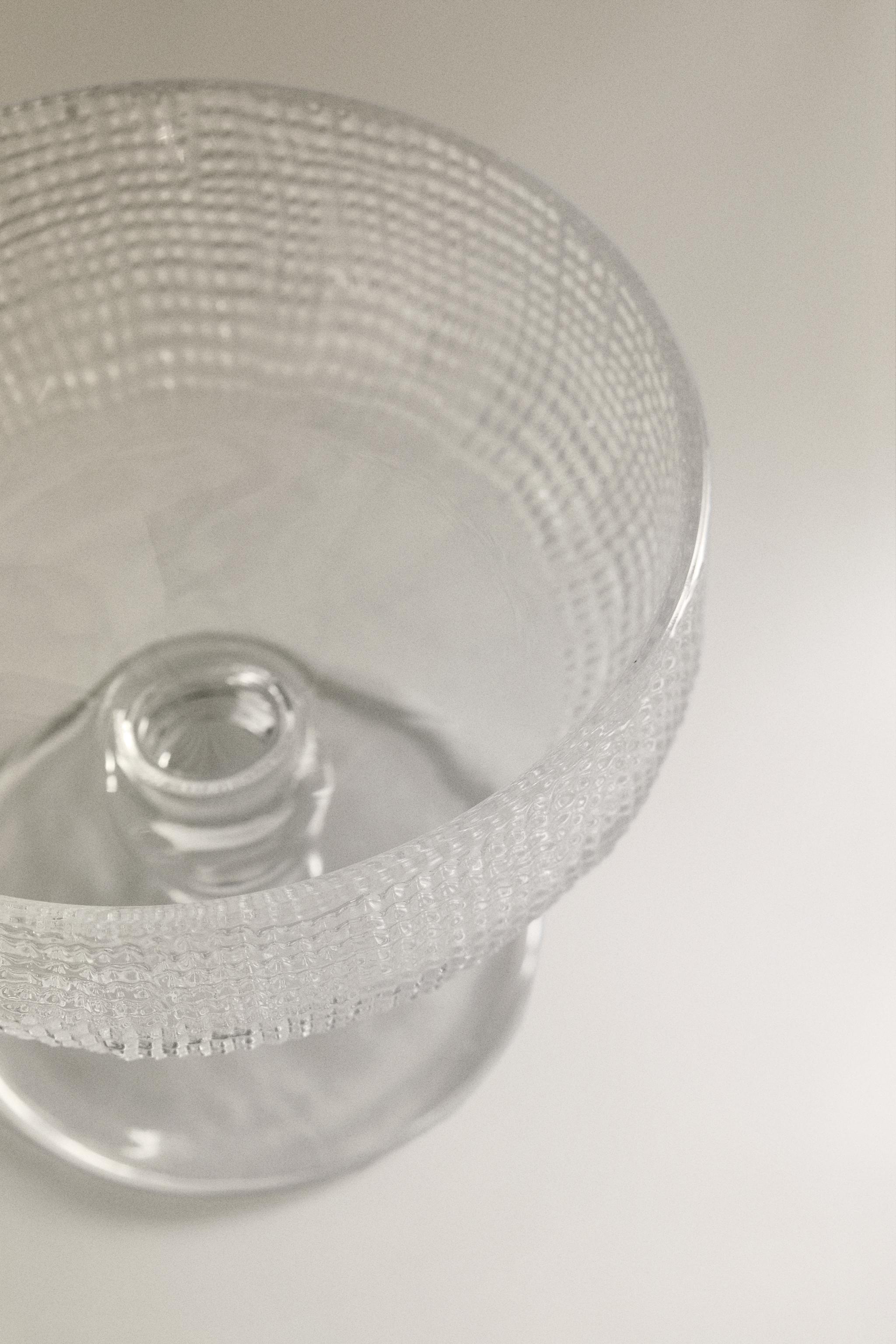 DESSERT GLASS WITH RAISED DESIGN